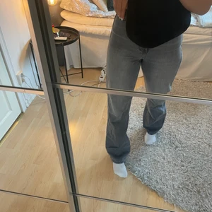 Grå jeans - Jeans från Drdenim, står ingen storlek men skulle gissa på S🥰