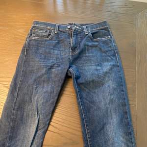Levis jeans storlek 30/32, modell 512, bra skick 