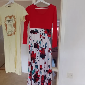 Klänning stlk M - Röd fin klänning oanvänd stlk M men är mera som S. Gul klänning med Slits Storlek L men är mer som en M