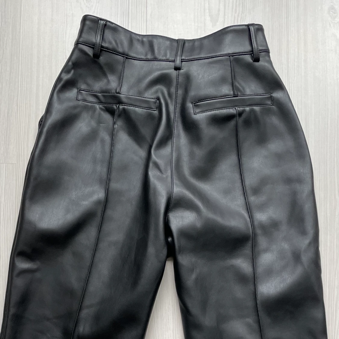 Croppade skinnbyxor - 91