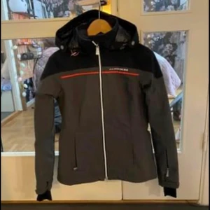 J.Lindeberg skidjacka - Skidjacka w Blackburn stl S i mycket! fint skick! 1500kr (nypris 4295kr)