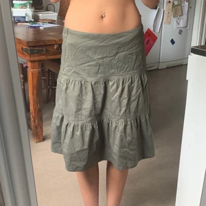 Grön kjol - Lågmidjad grön kjol perfekt skick