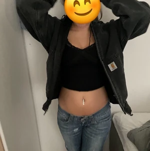 Cool carhart jacka  - Jätte snygg svart färg och är storlek M-L