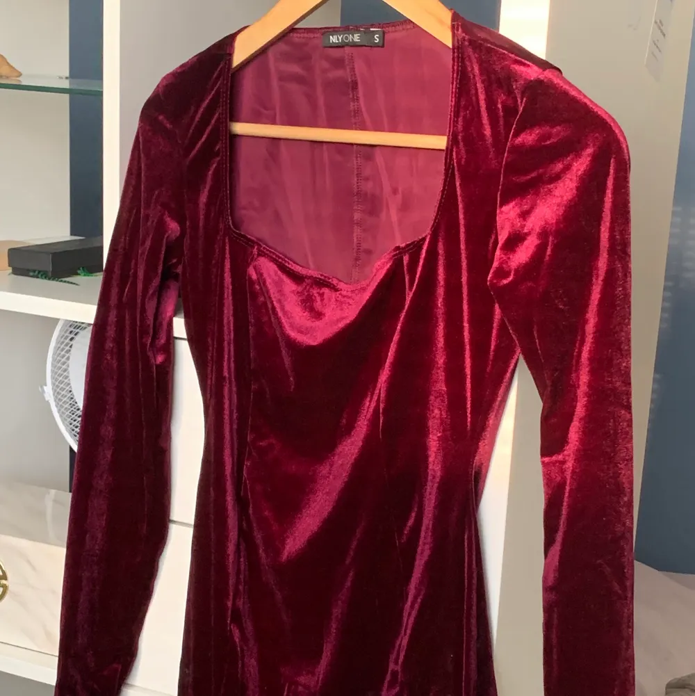 Jättefin klänning köpt från Nelly One i strlk S💗 pris inklusive frakt! . Klänningar.