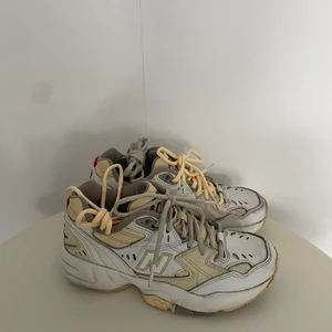 Skor - Supersnygga och supersköna skor från new balance i vit gul färg. Storlek 36-37
