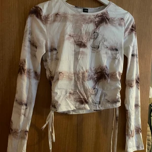 Långärmad festlig topp  - Långärmad festlig topp från Shein. Stl S Figursydd passform.  Använd 1 gång.