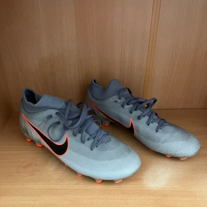 Fotbollsskor - nike superfly 7, använda 1 träning, ny skick  storlek 42.5, 500kr