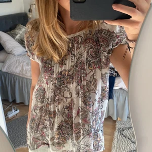Blus  - Blus med mönster från odd Molly! Passar mig som brukar ha S, betalning sker via swish🥰
