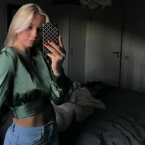 Silkes blus - Super fin mörk grön blus