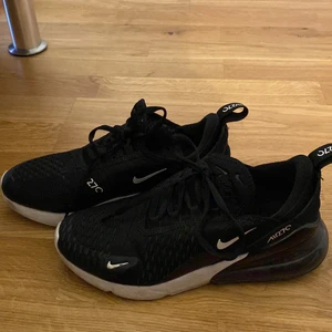 Nike air Max 270 svart dam  - Skor  