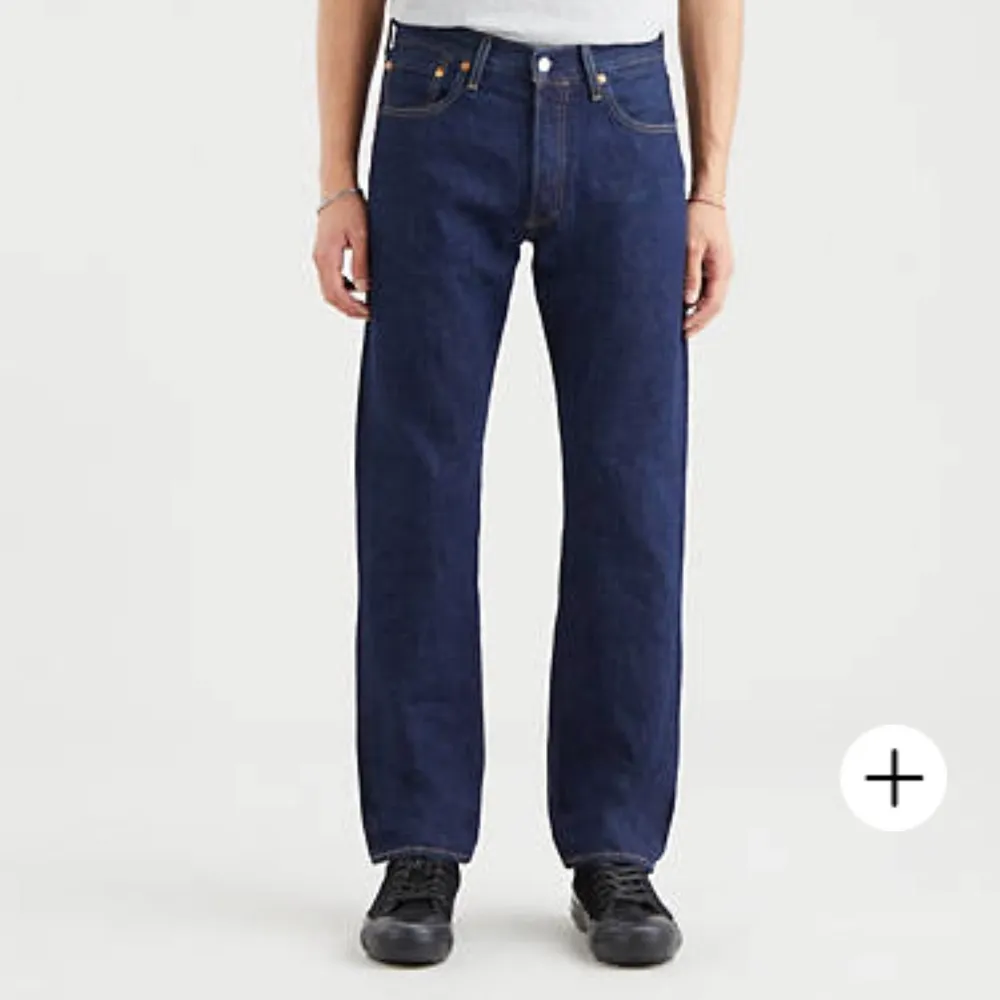 Säljer mina knappt andvändna Levis 501 för att de e för korta och inte är min stil längre  om man vill ha fler bilder så kom dm. Dom är köpta för 1 200 . Jeans & Byxor.