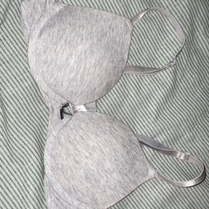 Grå bh - En söt grå bh från Cubus utan push-up 🤍💗