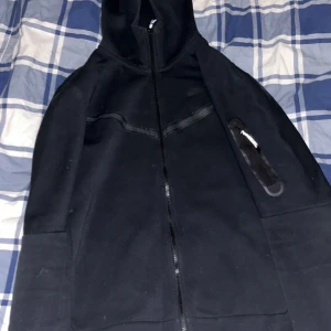Nike tech fleece - Köpte för 1299kr, säljes för 750kr. Fint skick