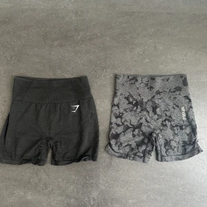 Gymshark Shorts - Hej, jag säljer mina gymshark shorts för att dem inte längre används. Dem sitter jättefint på och är mycket sköna. Köpte shortsen för 500 kr per styck. Båda för 599 just för att dem inte är så använda. ☺️(SVARTA FINNS EJ KVAR)