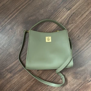 Väska zara - Väska från zara. Aldrig använd.