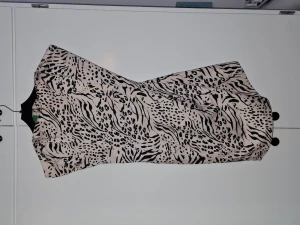 Klänning - Klänning utan band Storlek 44 Oanvänd