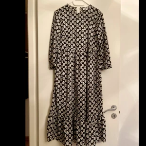 Klänning  - Fin klänning, nyskick.