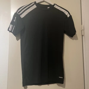 Träningströja från Adidas - Träningströja från adidas, storlek 34 - mer som en S