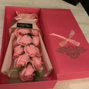 Rose Tvål Blomma  - 15 Rose Tvål Blomma råsa, presentförpackning 