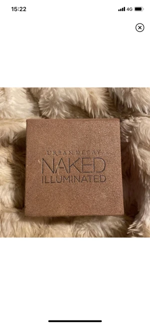 Highlight från Urban Decay - Säljer en Nästan ny highlight som är använd 2 gånger 