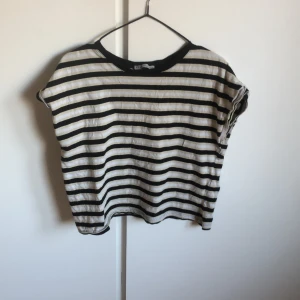 Zara tröja  - Säljer en tröja från Zara, storlek S köpt för 150 kronor