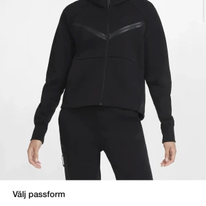 Nike tech - Lägger ut denna på nytt då den inte  blivit såld ännu! Priset kan diskuteras!