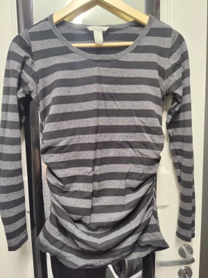 Mammatröjor - Gravidteöjor storlek medium 50 kronor styck eller packet pris 100