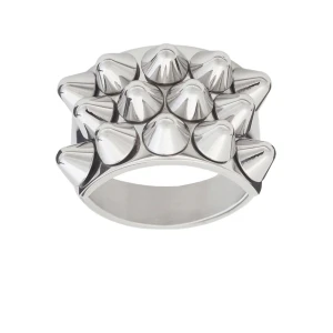 Edblad ring med nitar - Silvrig ring från Edblad. Helt oanvänd. Kvitto, förpackning och lapp finns kvar. Vet ej var jag ska sätta för pris men inget problem att gå under 400kr 