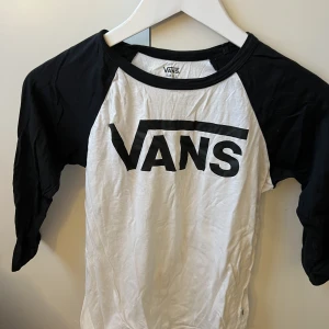 Vans tröja - Storlek S. Använt ett par gånger. För mer bilder eller information är det bara att höra av sig 😊