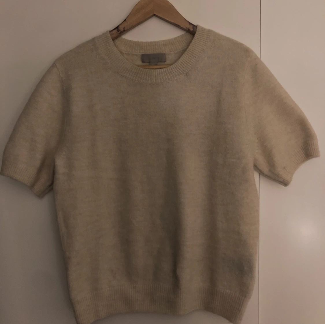 Finstickad crémevit T-shirt!💖 - 90