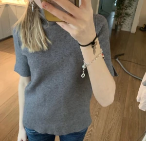 Zara Knit! - Säljer denna super fina, mysiga tröjan från Zara Knit! Köpt här på plick för någon vecka sedan bara men säljer då jag inte har någon användning för den!😊