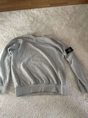 Stone island tröja - Säljer denna då jag har växt ut den, bra skick osv