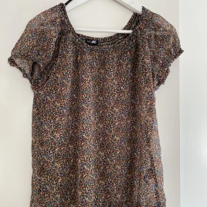 Mesh blus💚 - Mesh blus som är lite sliten vid nedre sömmen