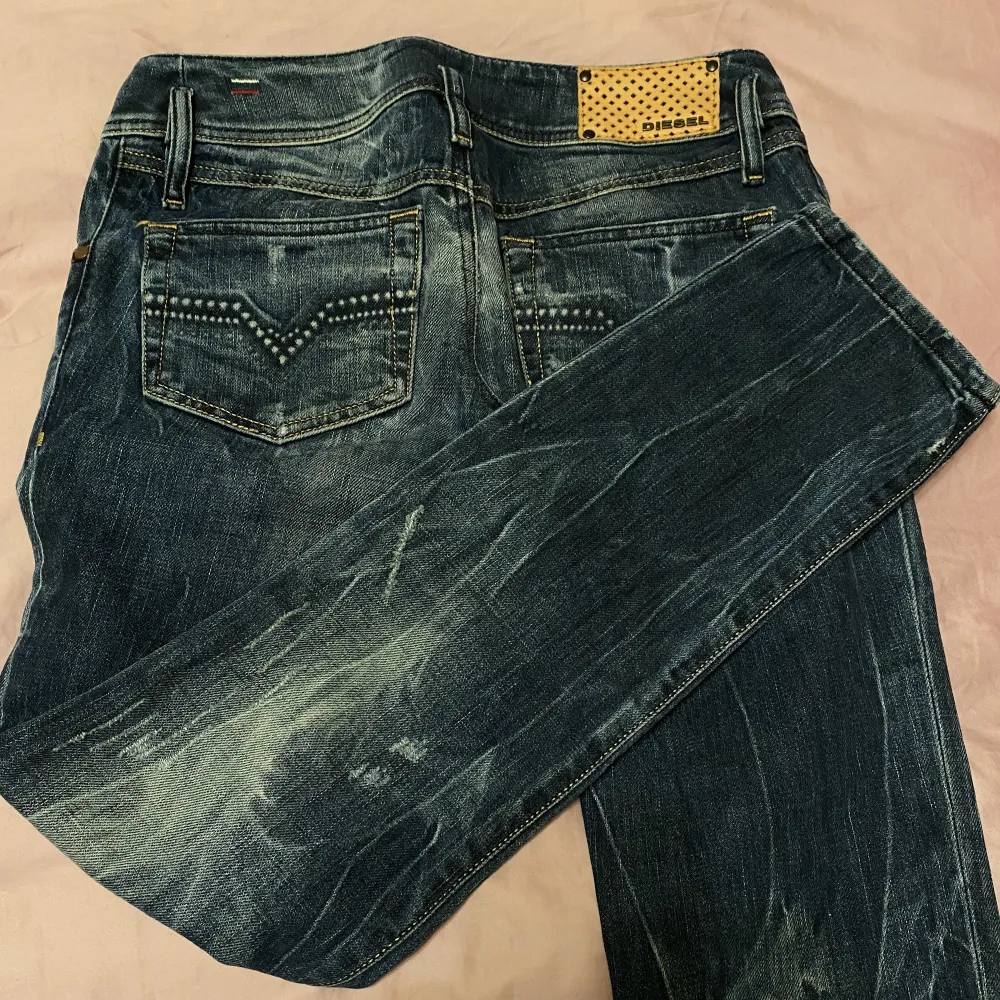 Skitsnygga lågmidjade jeans som jag tyvärr måste sälja då dom inte passar mig!🌸. Jeans & Byxor.