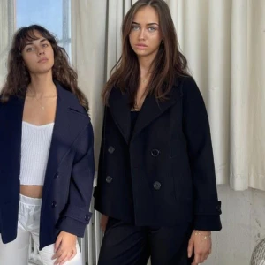 kappa - intressekoll på denna kappan, funderar på att sälja den, hör av dig om du är intresserad. Har den i svart, tror att den svarta är utsåld på hemsidan.