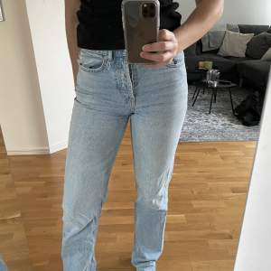 Blåa jeans från Asos. Storlek 26/34. 200kr + frakt på ca 54kr💕