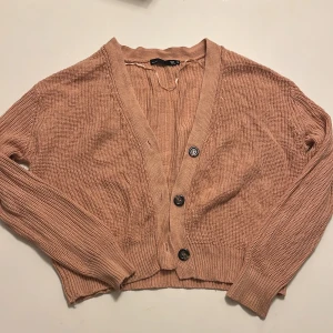 Stickad tröja  - Stickat tröja med knappar framme