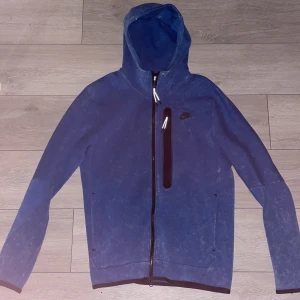 Nike trch - Köpte den i somras och har knappast använt den, har även kvitto. Nypris 1350 och jag säljer den för 600