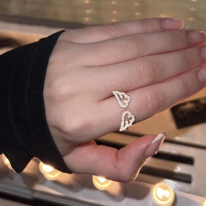 Ring vingar - Superfin ring som aldrig är använd! 40 kr + 13 kr frakt! INTE rostfri💕just denna modellen & i guld går inte att köpa längre därav priset! ❤️först till kvarn gäller!