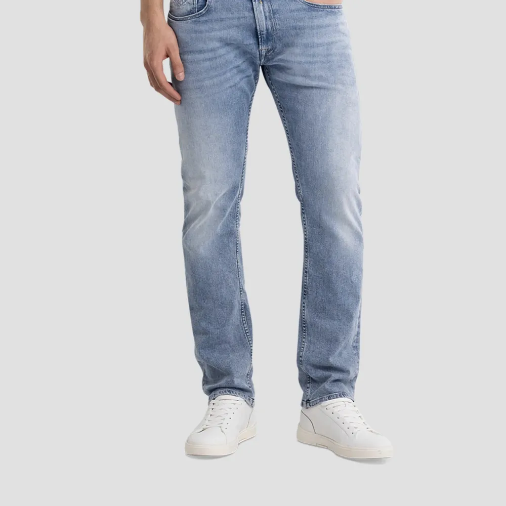 As snygga jeans ifrån Replay! Jeansen är i nyskick storlek 31.  Nypris i butik: 1 499kr. Jeans & Byxor.