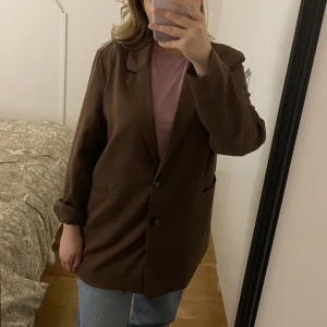 Vero Moda kavaj  - Vero Moda kavaj. Ord pris 499:-  Använd fåtal gånger  Fint skick 