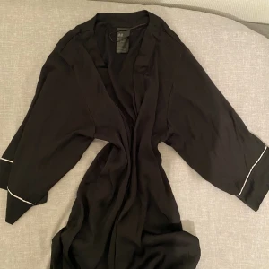 Kimono  - Kontakta för fler bilder, pris kan diskuteras!   Fraktkostnad: 24kr