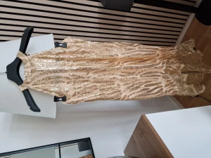 AX PARIS klänning strl 40. Ny  - AX PARIS klänning strl 40. Ny utan etikett 