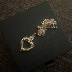 Silverhalsband - Halsband i silver. Pris kan diskuteras