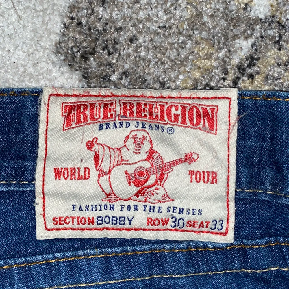 Säljer True Religion jeans storlek 30. köpta för 1000. dom är i nyskick. köpare står för frakt kan också mötas upp i stockholm (innerstad). hör av er för mer info. Jeans & Byxor.