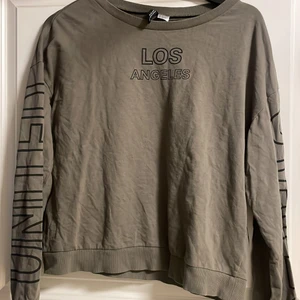 Grön tröja  - Grön tröja från h&m -stl m -lite använd -ny pris 199