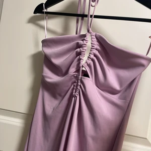 Klänning - Fin klänning från Ginatricot  -stl m -ej använd -nypris 399