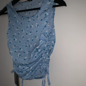 Topp - Vet ej vart den är ifrån, men superfin o skön!☺️i priset ingår frakt!🤩