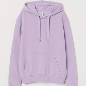 Snygg hoodie från hm i färgen ljuslila!💘Köpt för 150kr! Den passar allt ifrån S till XL.🫶🏻⚡️