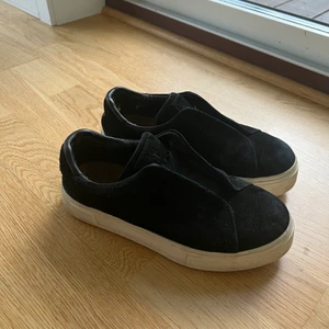 Eytys skor  - Säljer mina svarta eytys i storlek 38 då dom inte kommer till användning☺️